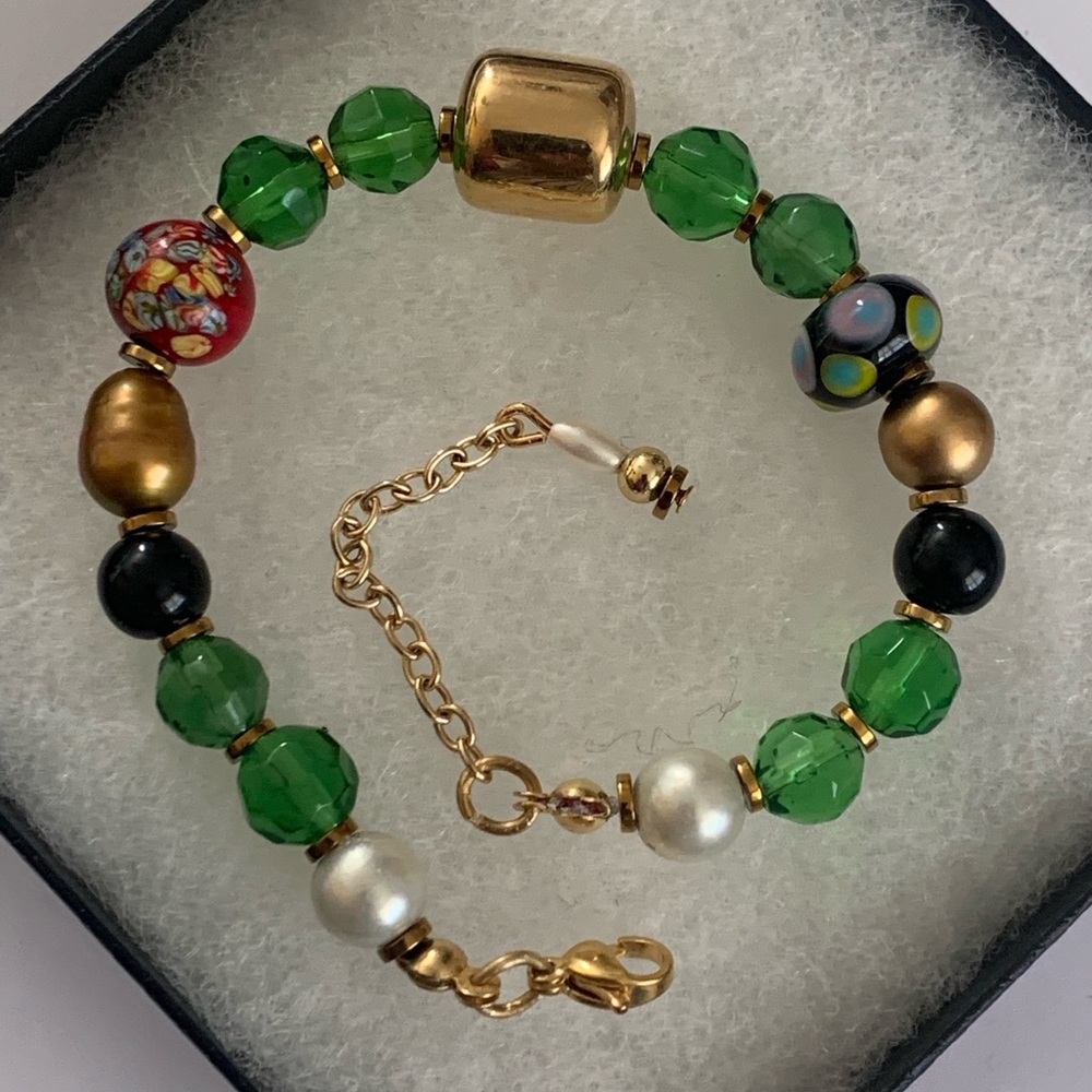 Handmade Gold-Tone Green Beaded Women’s Bracelet with Accent Beads
